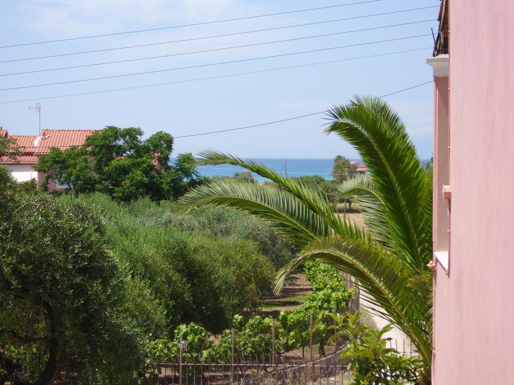Olga'S Garden Apartments Plage d'Almiros Extérieur photo